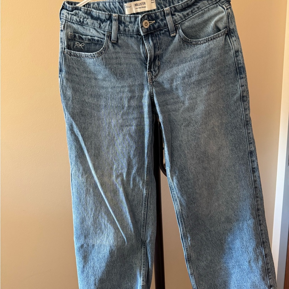 Hollister Women's Light Blue Straight Leg Jeans